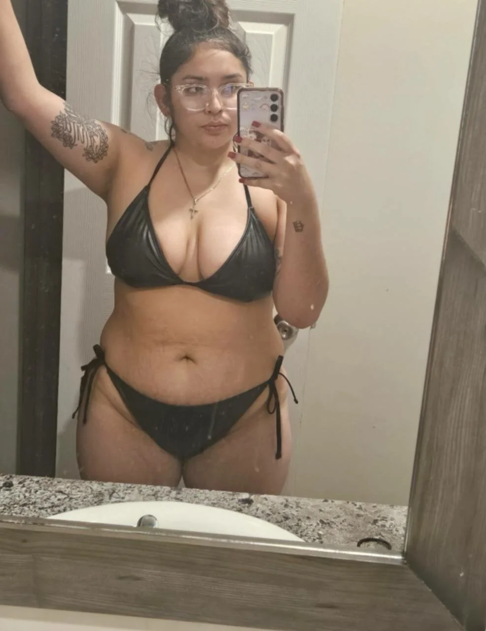 Thicc latina image 2