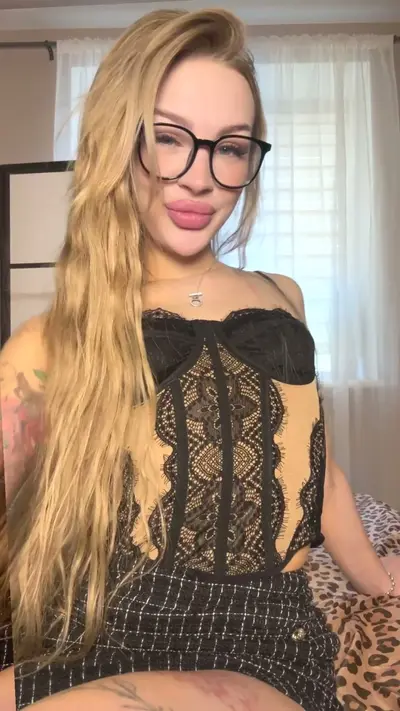 🔞 Wild busty curvy body nude fingering pussy wet 💦🍑 Exclusive OF cover image