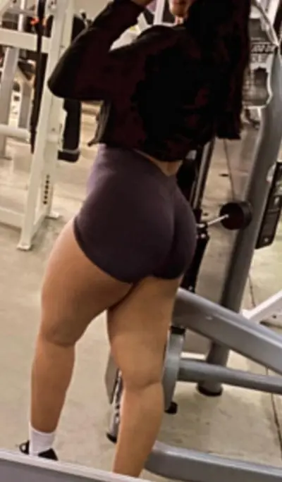 Jovencita gymgirl morenita y nalgona cover image