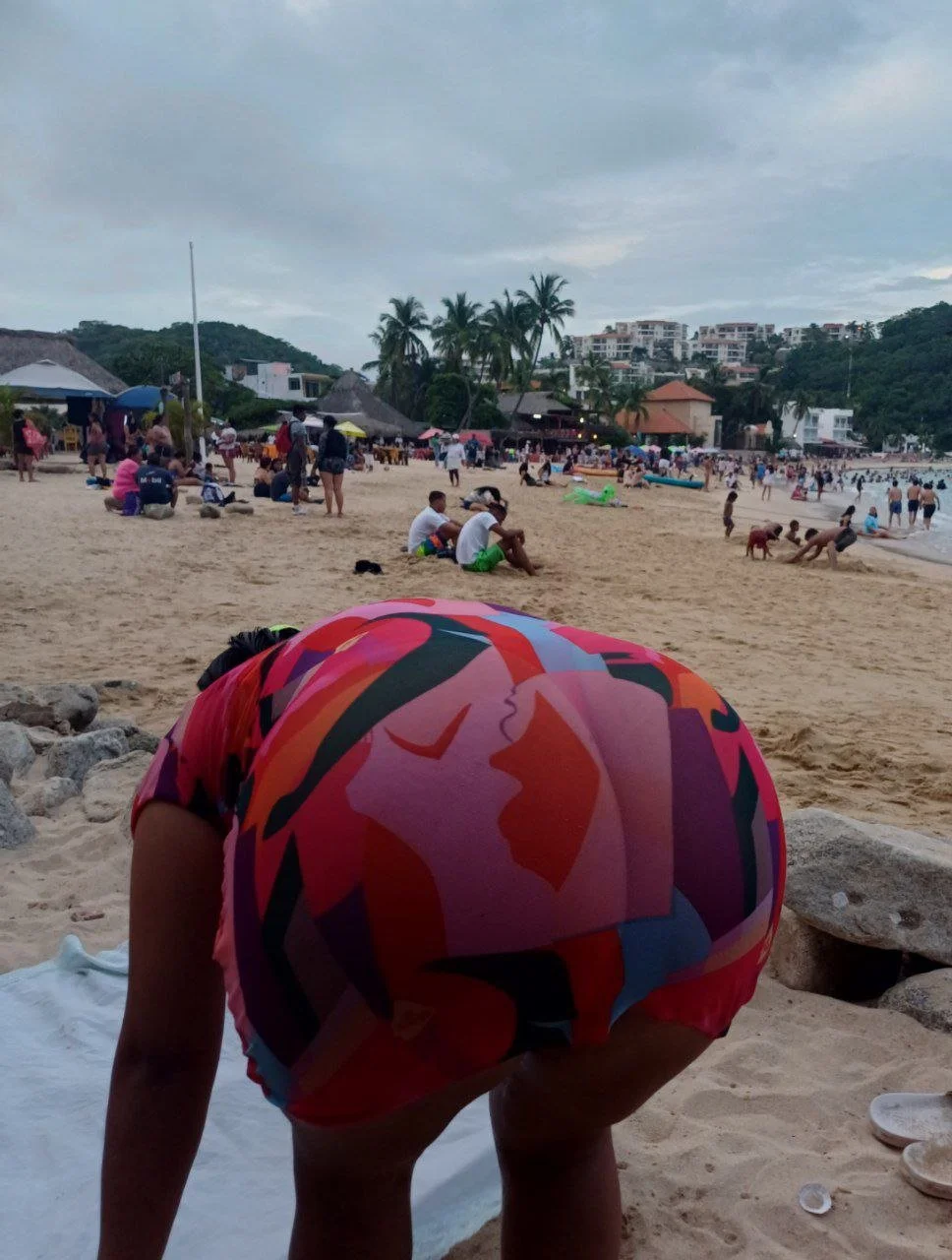 Puta morena culona image 4