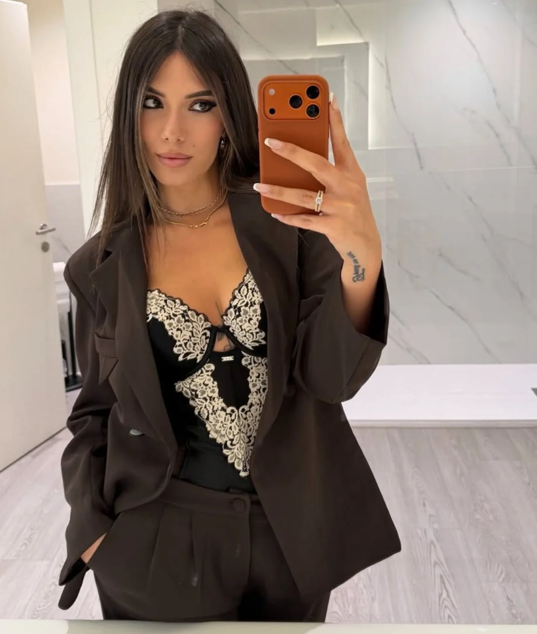 Ylenia Frezza hot italian journalist image 16