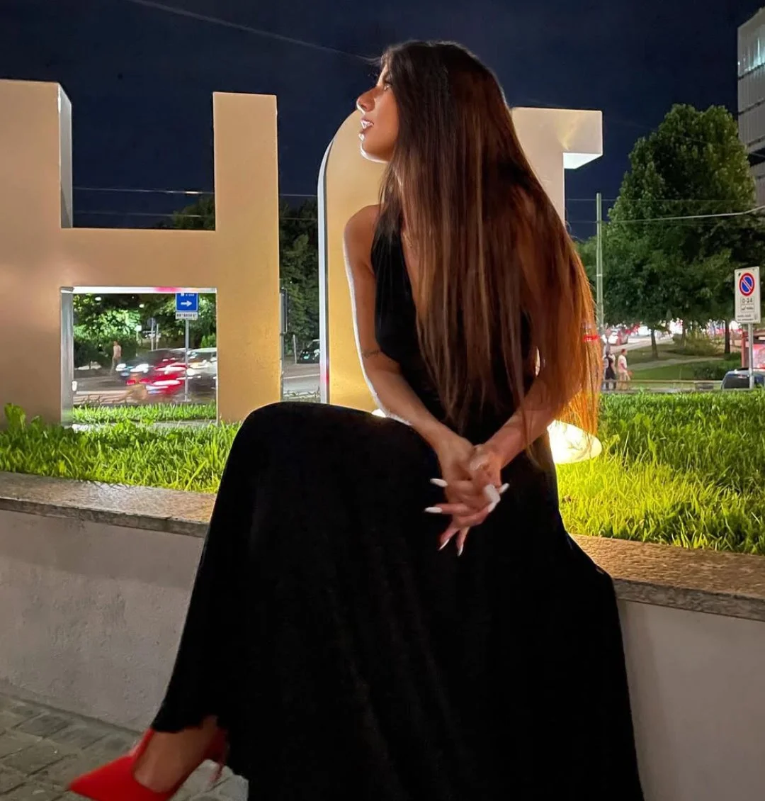 Ylenia Frezza hot italian journalist image 3