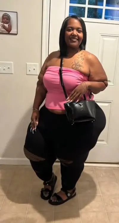 Big hips bbw🍑🍑🍑Nude pics coming soon 💦💦💦 cover image