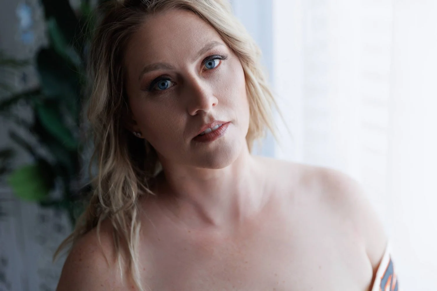 Blow your load to this boudoir slut image 4