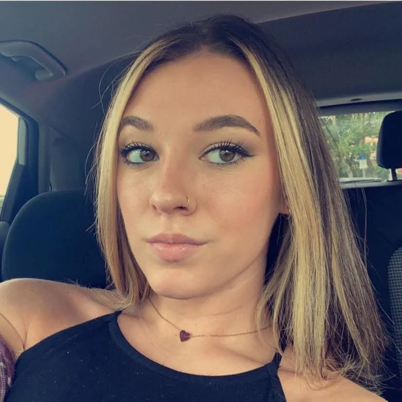 Teen girlfriend wants to watch you cum to her face for her nudes. image 4