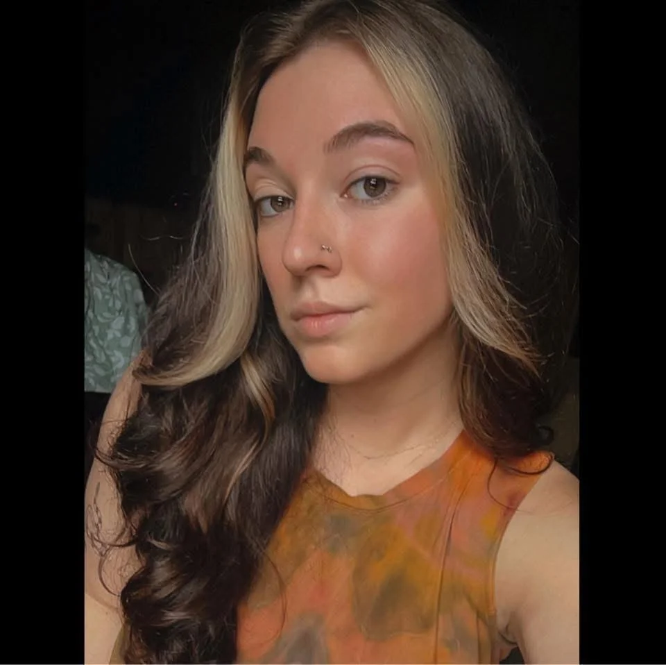 Teen girlfriend wants to watch you cum to her face for her nudes. image 5