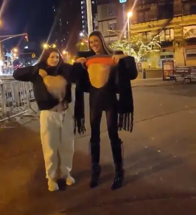 Argentinas Se Sacan Las Tetas En Publico cover image