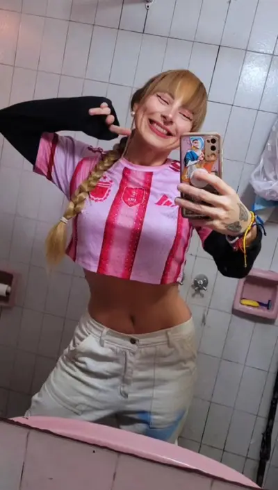 Cómo me gusta esta putita 🥵 cover image