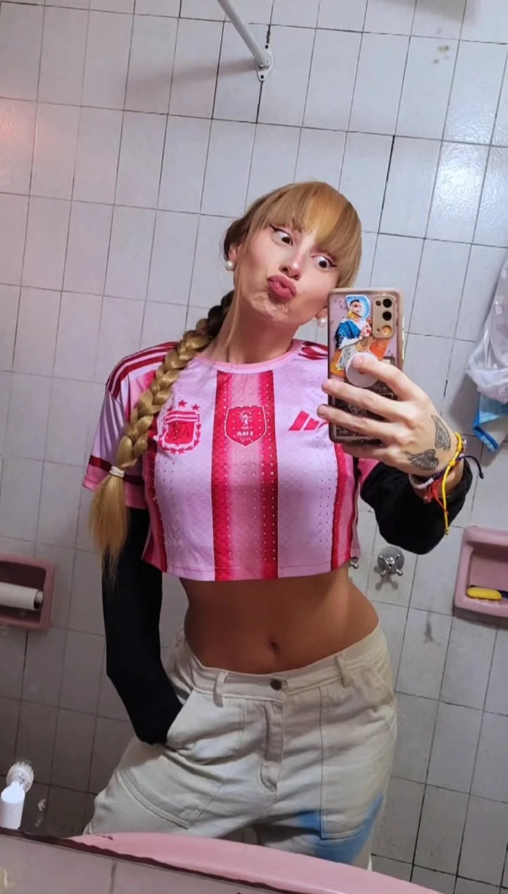 Cómo me gusta esta putita 🥵 image 2
