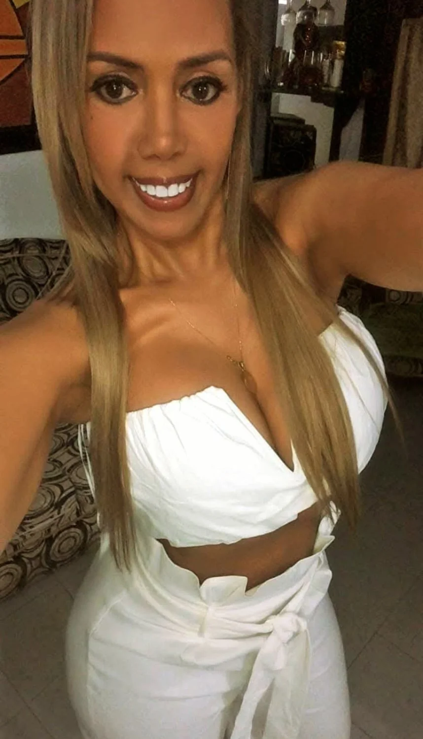 MI TIA Y YO SOMOS LAS PROSTITUTAS MAS CALIENTES Y FAMOSAS DE LA HABANA ME MAMA EL BOLLO MUY RICO image 5