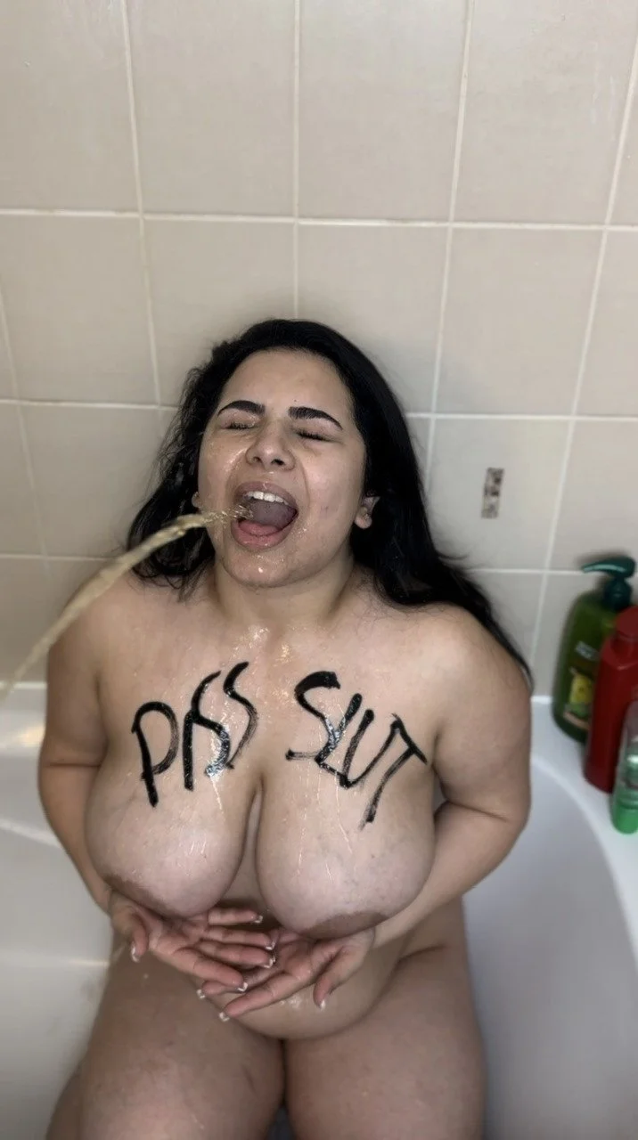 Leslie - Chubby Fuck Pig! image 3