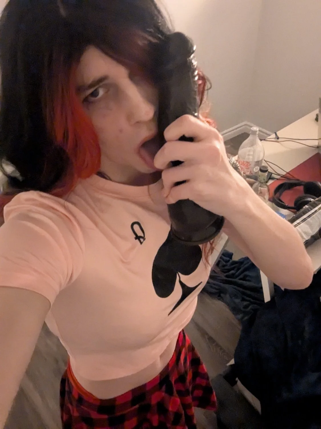 BNWO sissy sucking dildos image 7