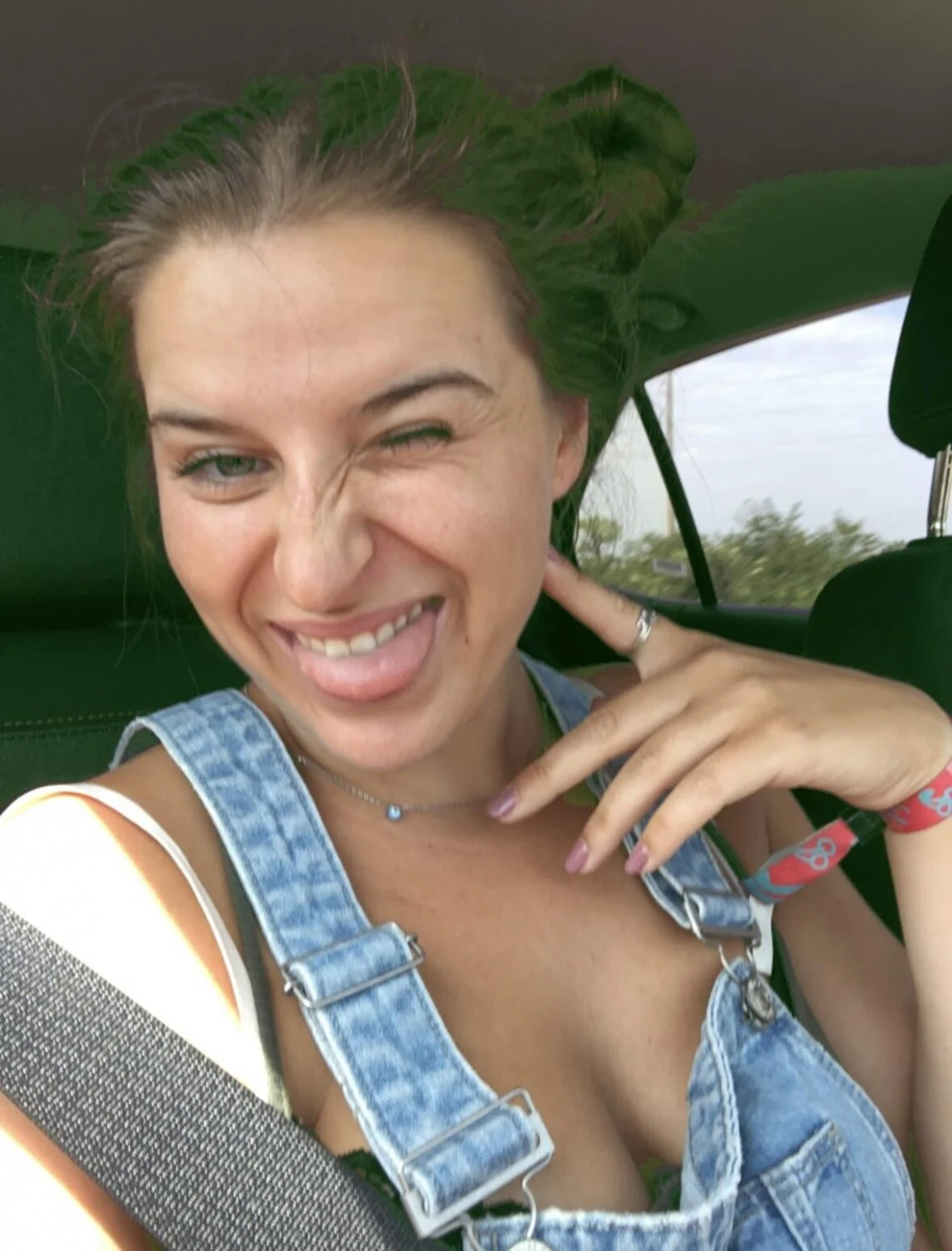 Big Tits Ayrlee for strangers image 4