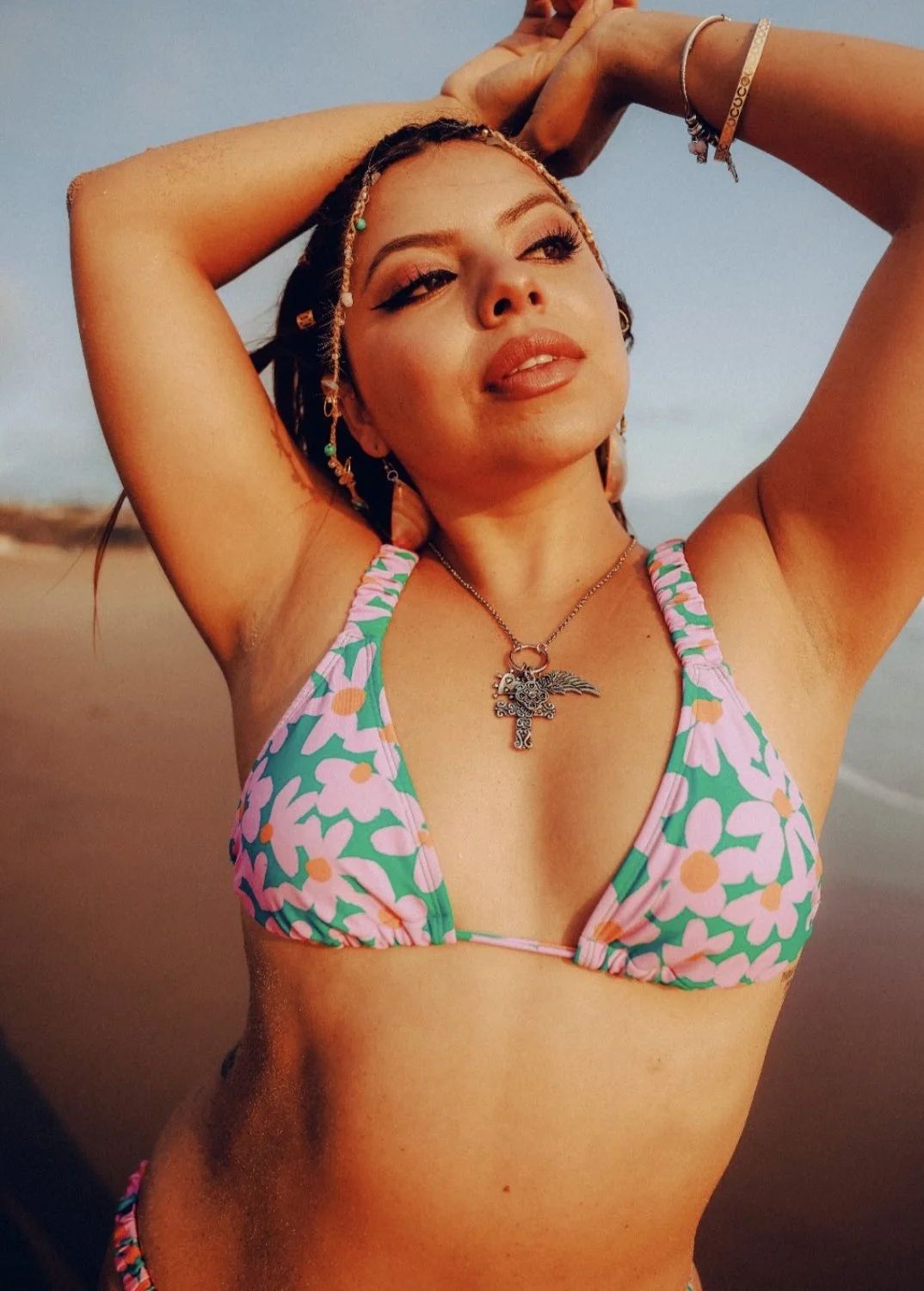 Thick Latina irl image 3