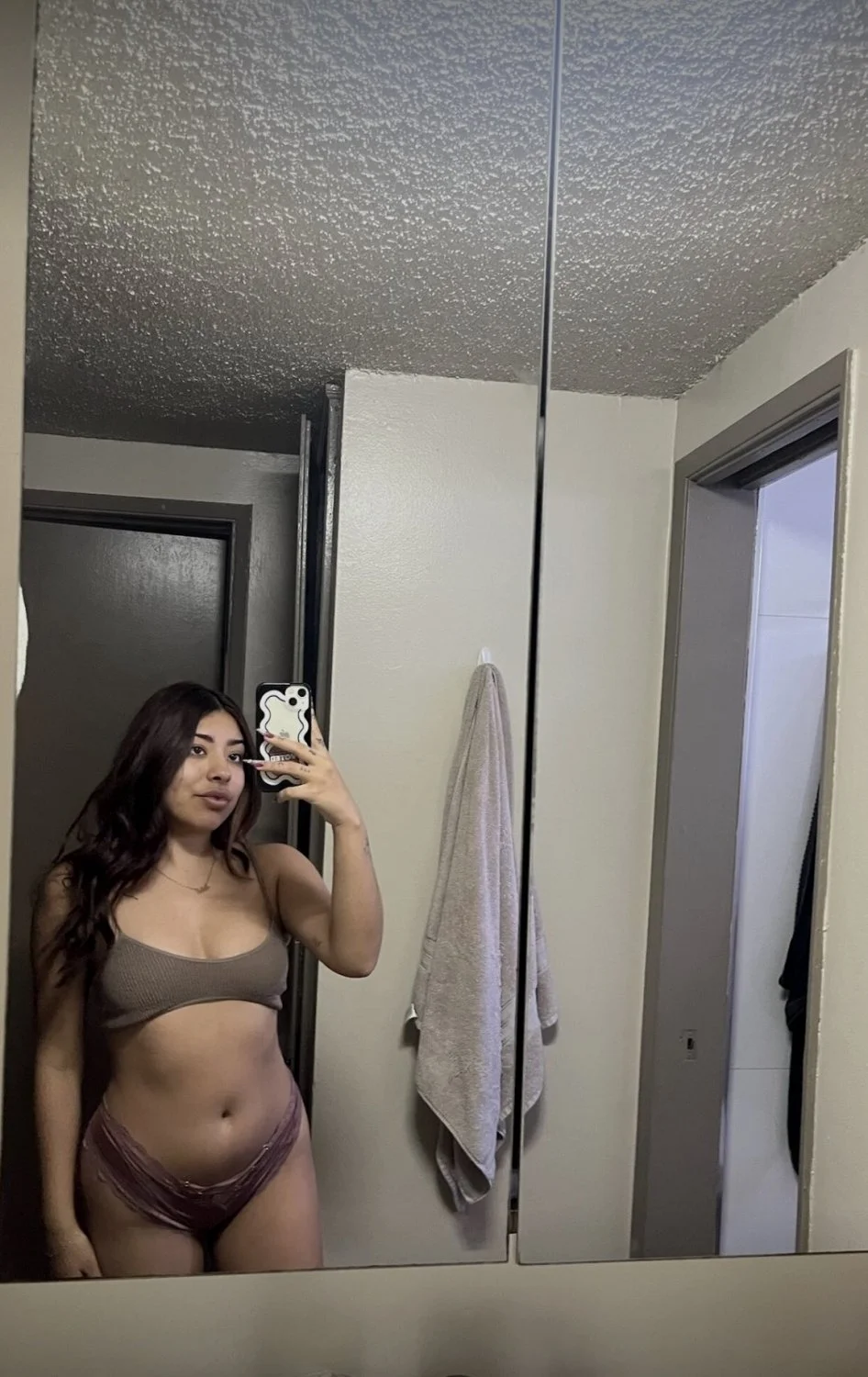 Thick Latina irl image 34