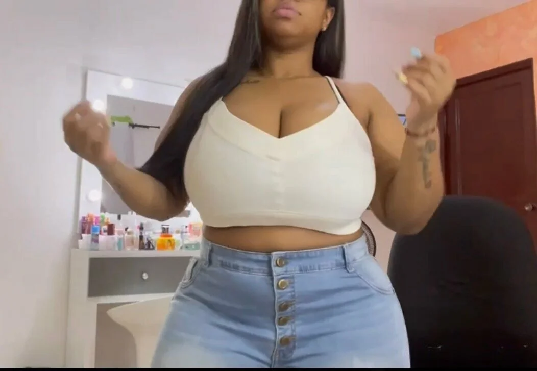 Kelli image 3