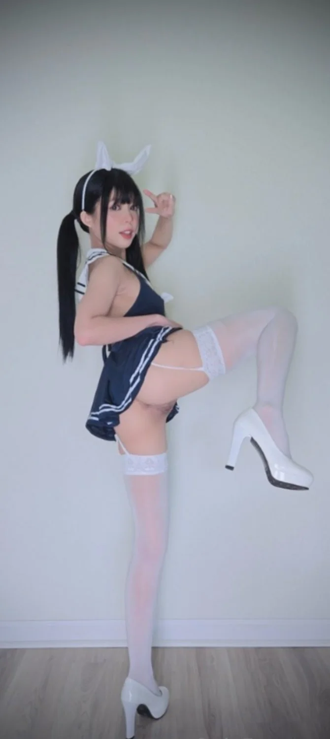 Yo tu jovencita de 18 años🩷🔞en medias largas 🍓🧦 image 5