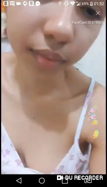 Casal e vazado vendedo conteúdo o corno do marido deixa a Live vaza image 3