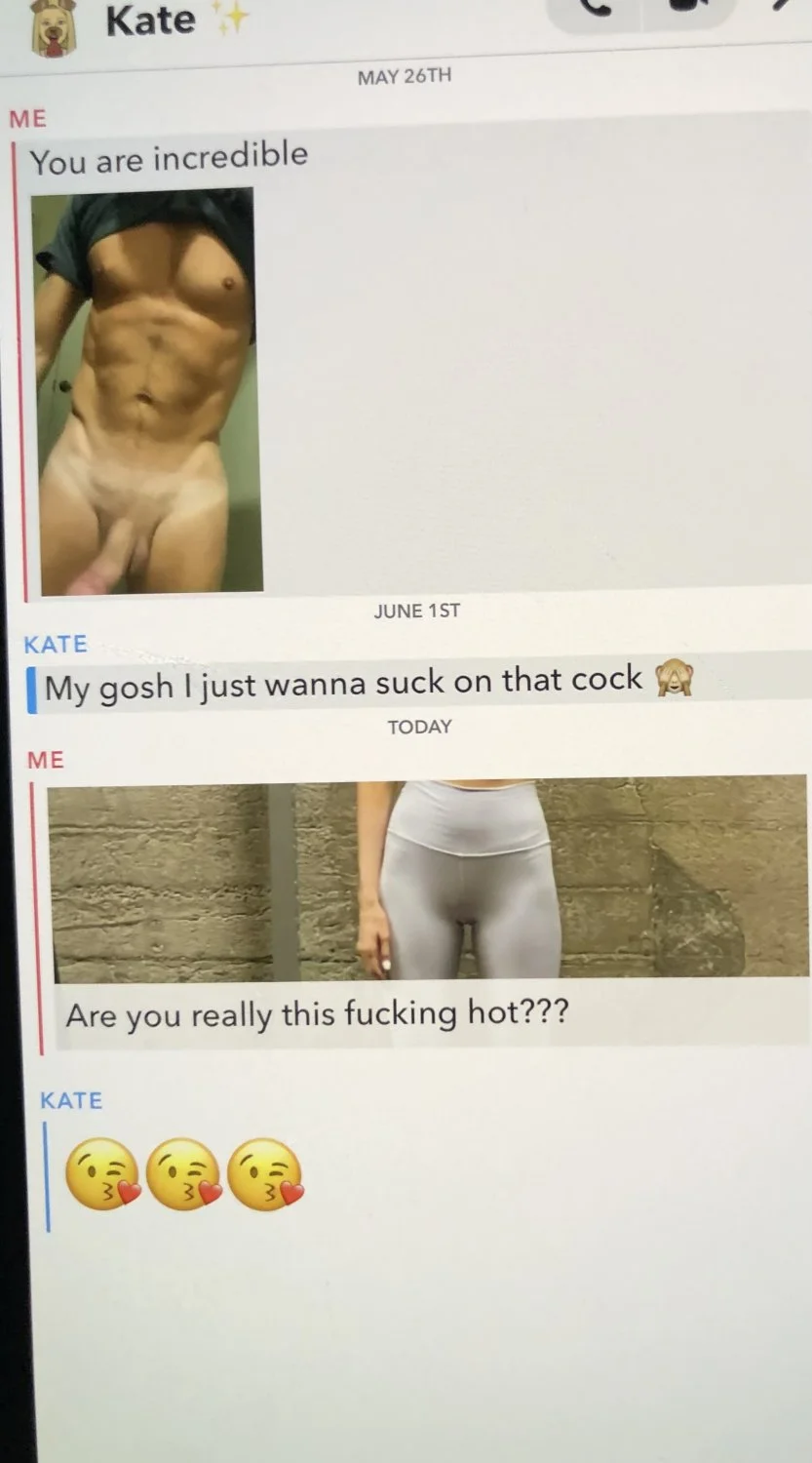 Perfect Body Blonde sexts with older man image 3