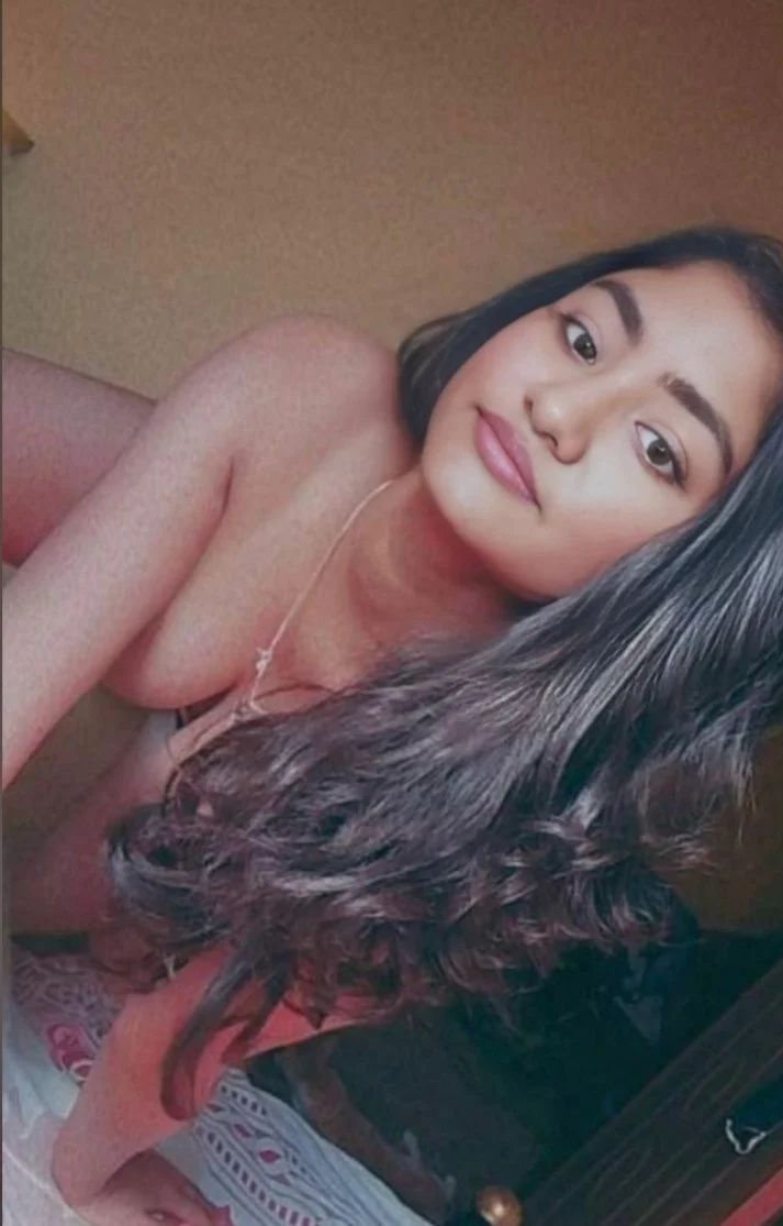 Wants to be exposed, DM for kik, birthday 10 April image 3