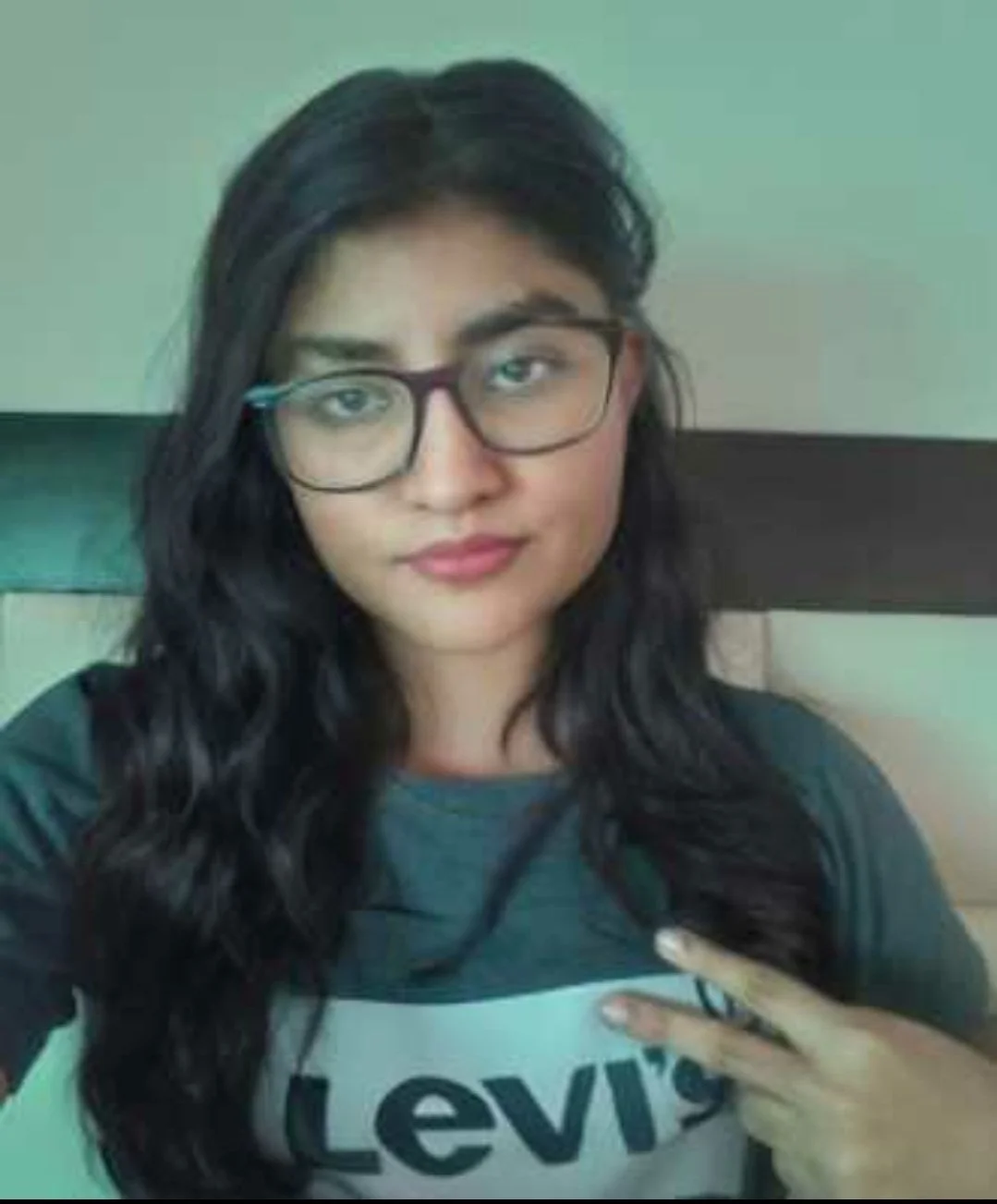 Wants to be exposed, DM for kik, birthday 10 April image 6
