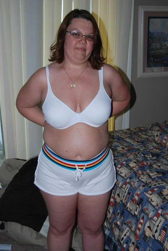 Curvy wife - great curves on this MILF image 2