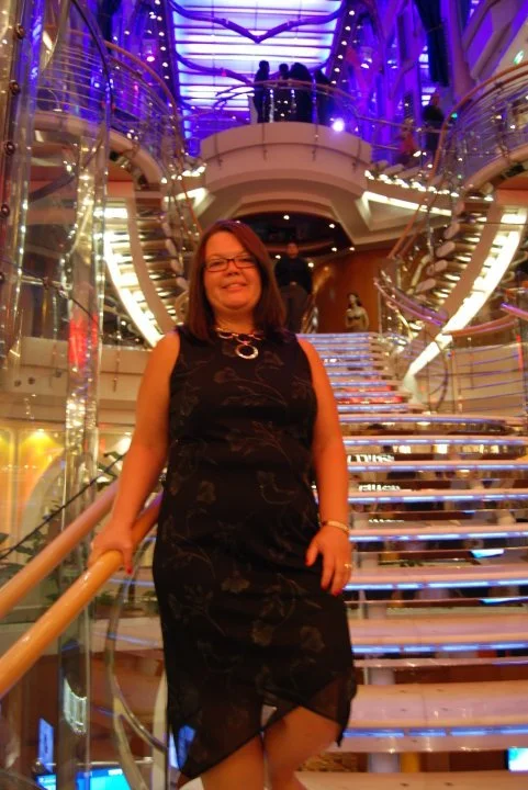 Curvy wife - great curves on this MILF image 4