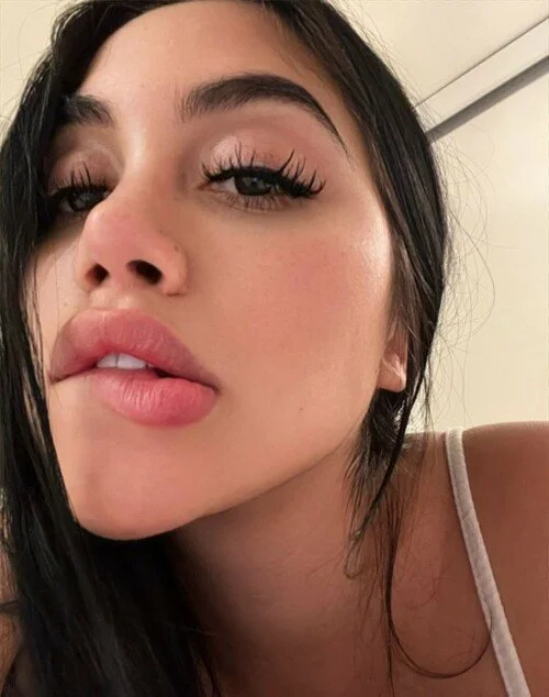 Celebrity Latina image 2