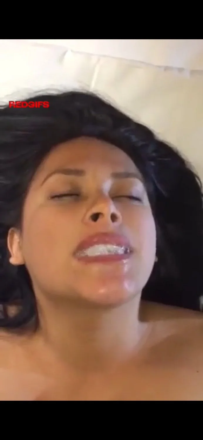 Latina swallowing the nut away💦📸 main image