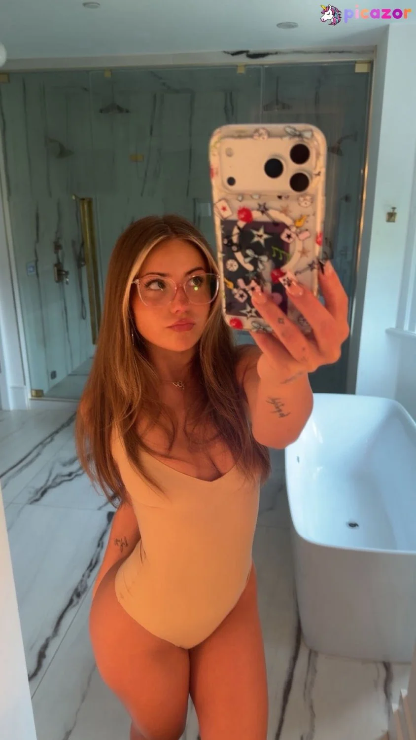 Pretty blonde girl image 4