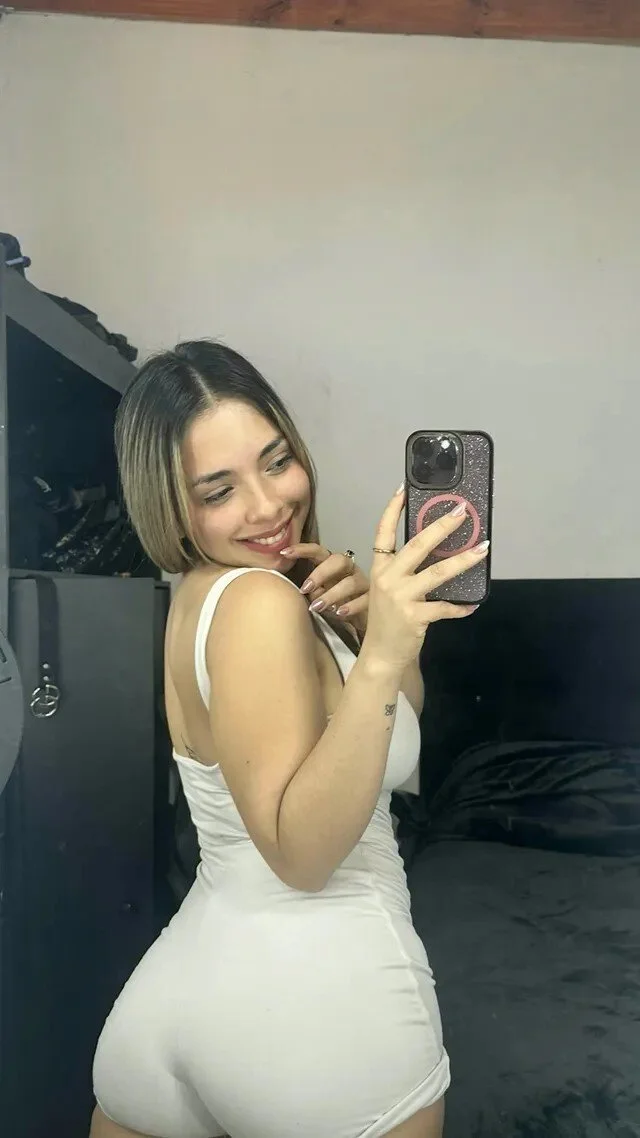 Hermosas tetas y culazo image 8
