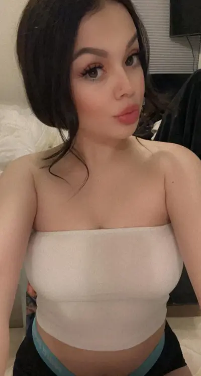 -friends Latina Webslut wife’s Snapchat leaked- cover image