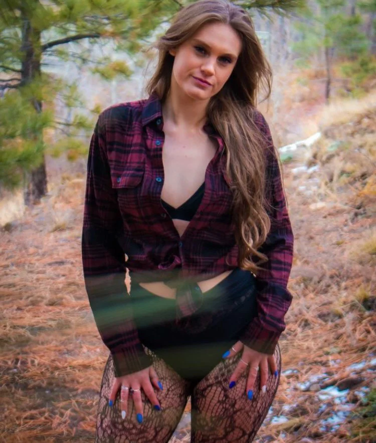 -Wëbslut Aurora Gray enjoying BWC- image 3