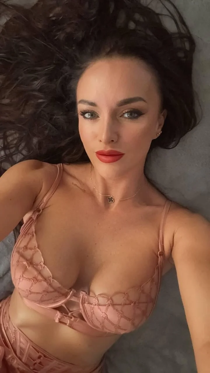 Sasha the hot milfs boudoir image 16