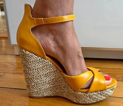 Sexy Feet in Wedges 🦶🏼👠😋 cover image