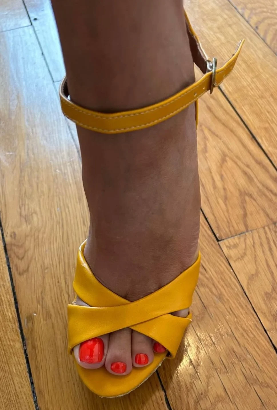 Sexy Feet in Wedges 🦶🏼👠😋 image 2