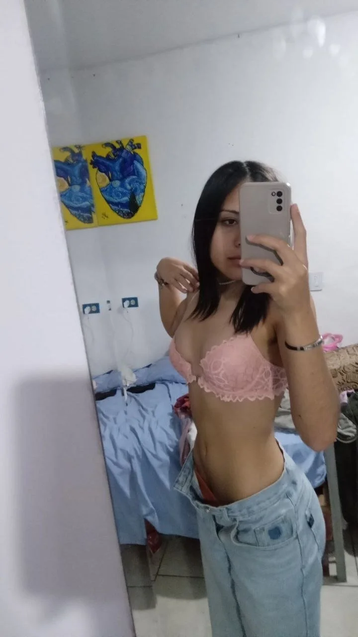 novinha gostosinha magrela mandou nudes e foi vazada main image