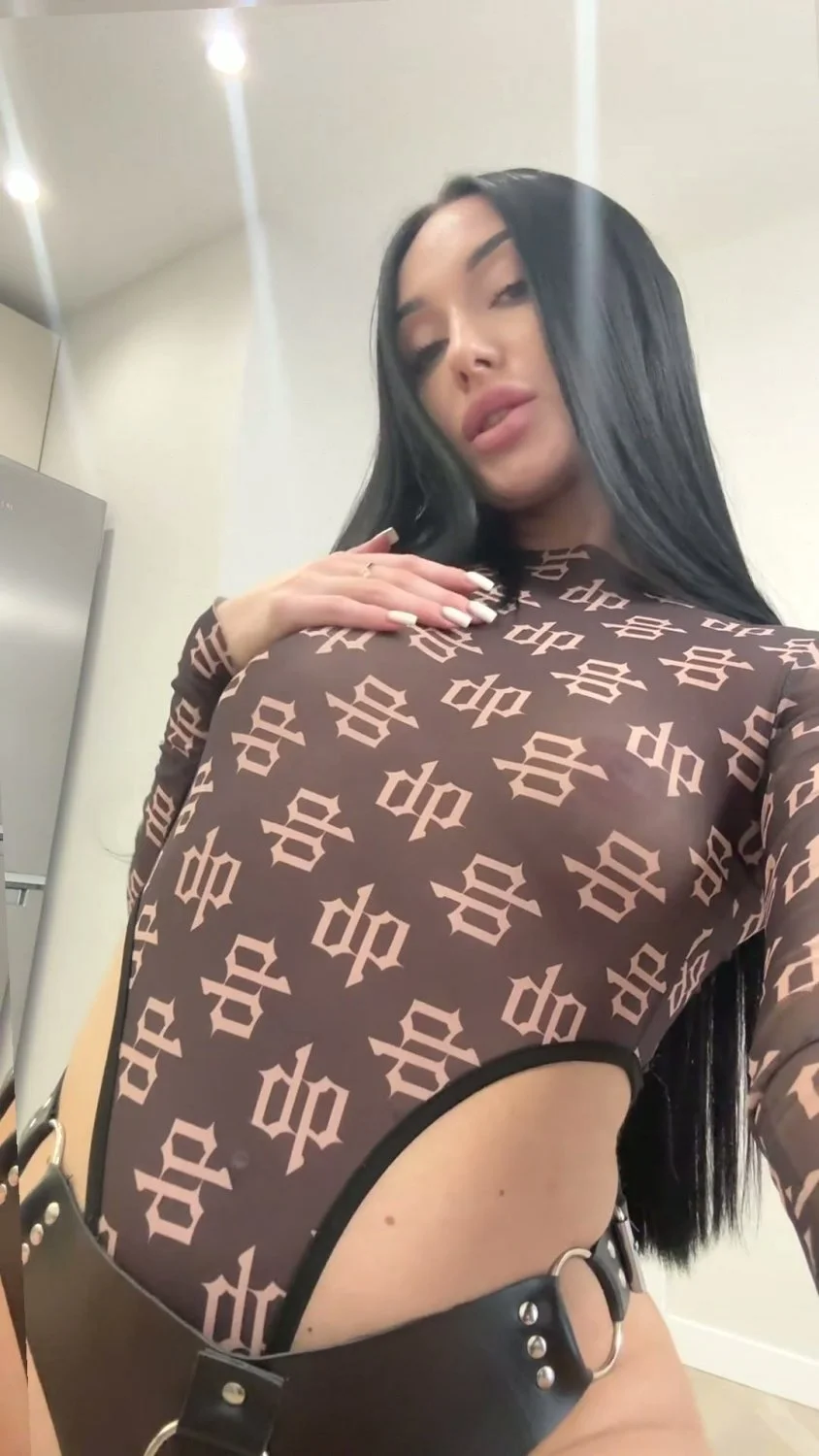 🔞 horny perky tits pussy licking tight pussy cum dripping 🫦🍑 See my OF image 2