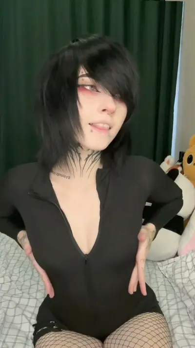 🔞 nude petite body pussy licking nude wet pussy 💦🍑 Check my OF cover image