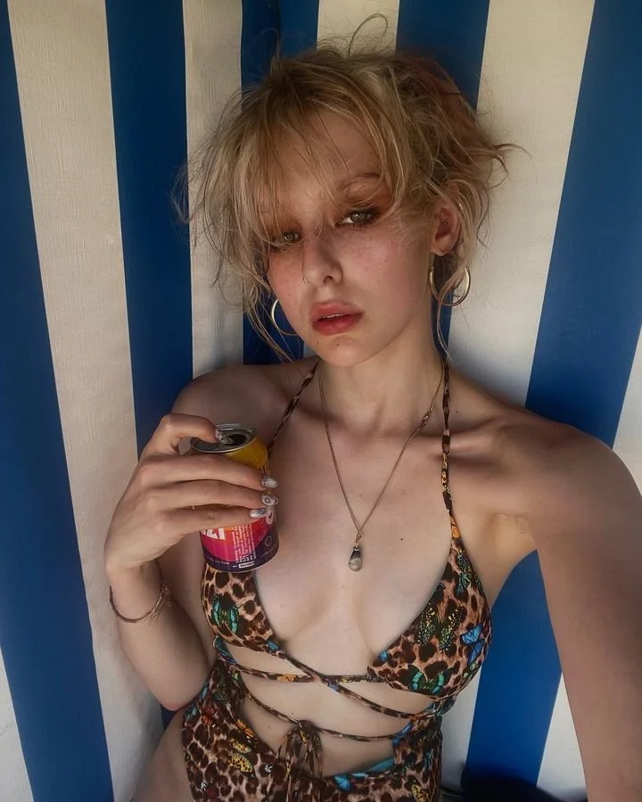 Lucy, 18yo image 2