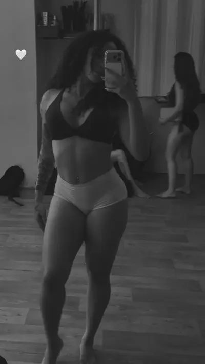 viviansoouuza 🌚😶‍🌫️ fotos cover image