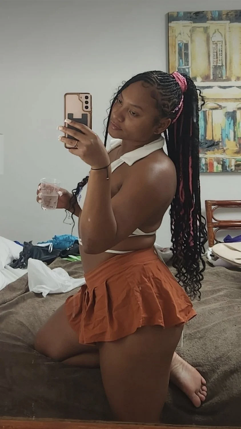 Lightskin baddie image 1