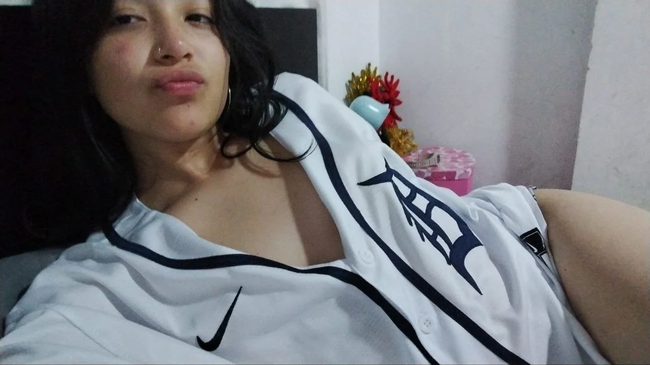 Colombiana de 18 años 😈 image 5