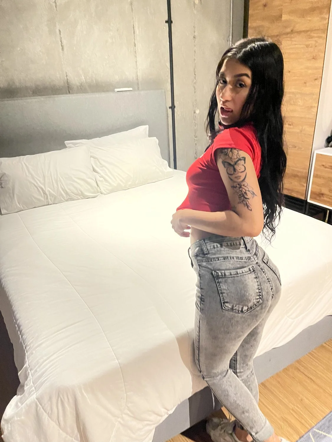 Teen Latina 18 image 9