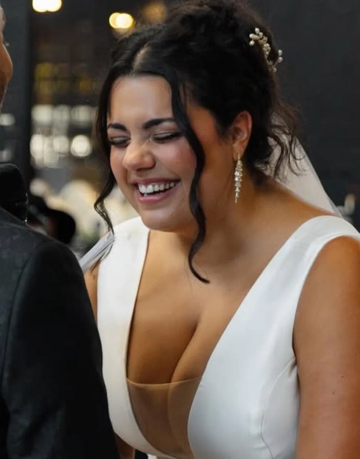 Dumb puta sluts last official day single couldn’t help but show her juicy tits main image