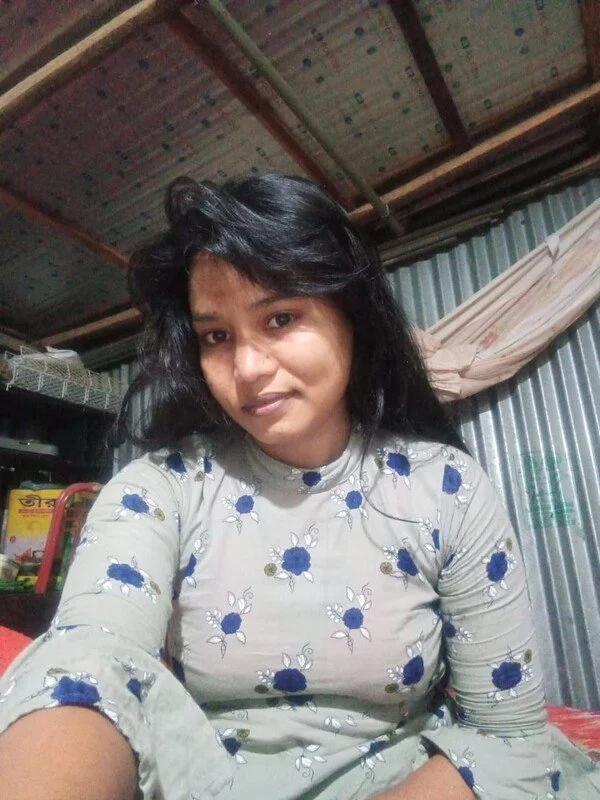 Indian bhabhi milky boobs and ass showing main image