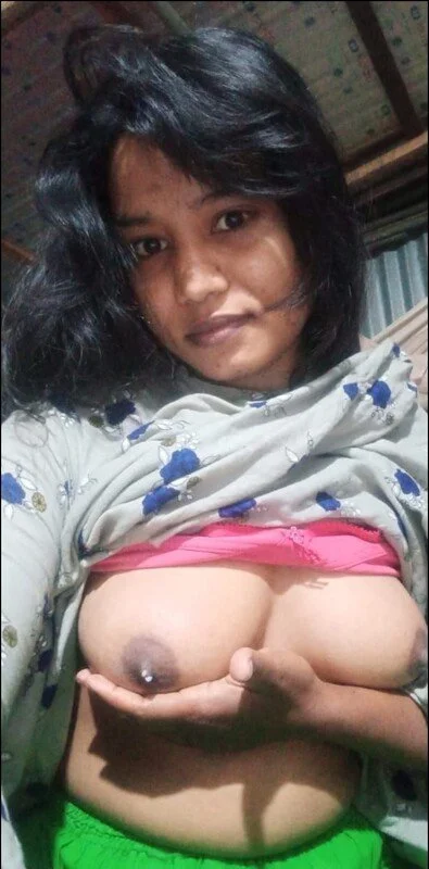 Indian bhabhi milky boobs and ass showing image 2