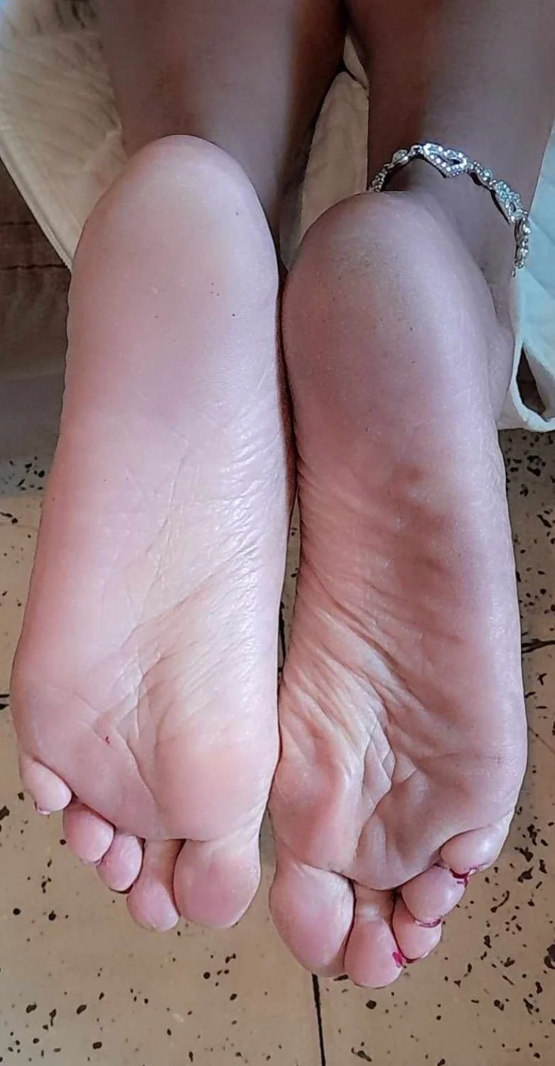 Fernanda sleeping footjob image 15