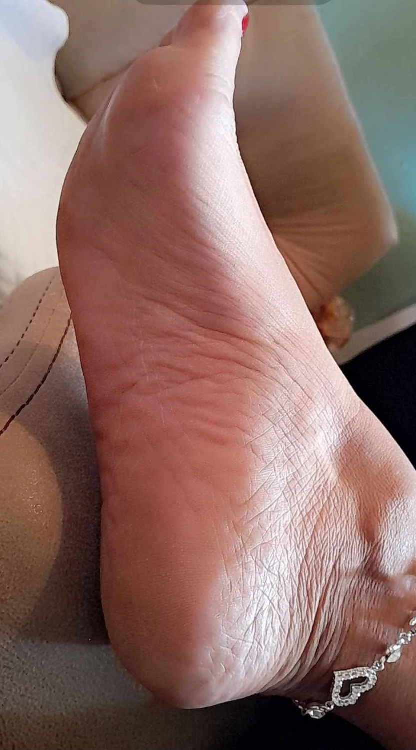 Fernanda sleeping footjob image 19