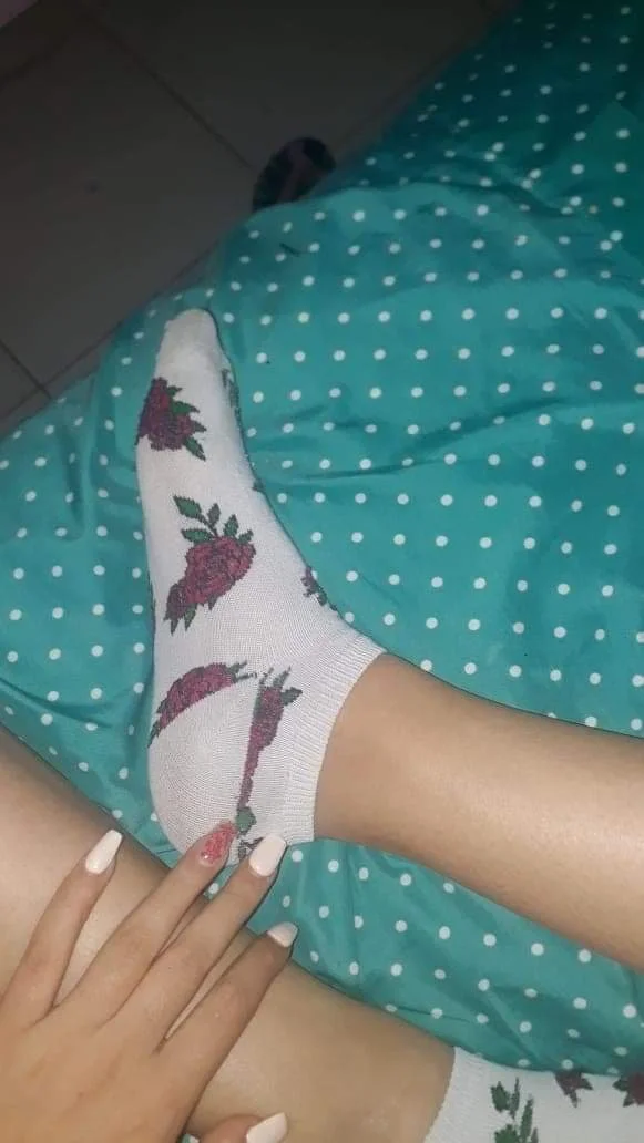 Fernanda sleeping footjob image 21
